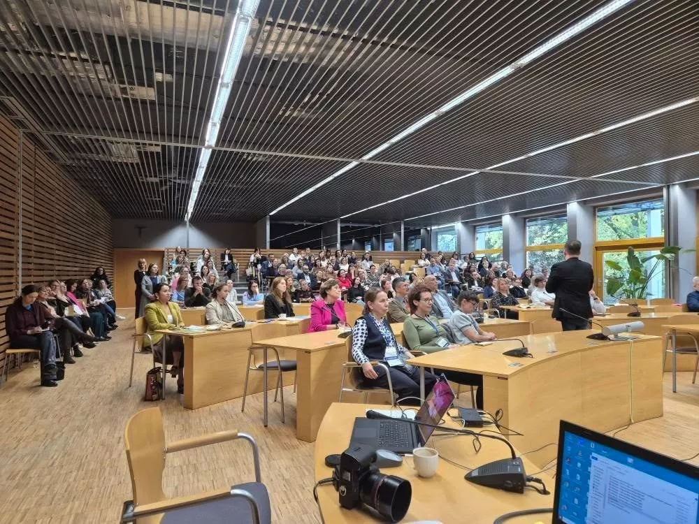 Uczestnicy konferencji w sali wykładowej Uniwersytetu Opolskiego